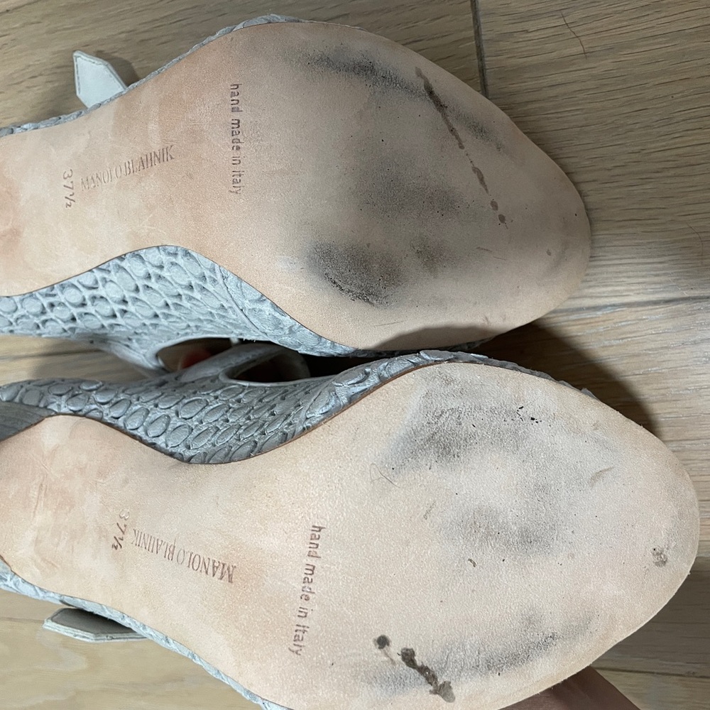 Like new Manolo Blahnik pale gray leather stiletto peep toe heels - Picture 3 of 5